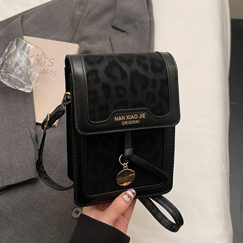 Leopard-Print Phone Bag Stylish Shoulder & Crossbody Bag Black No Pendant