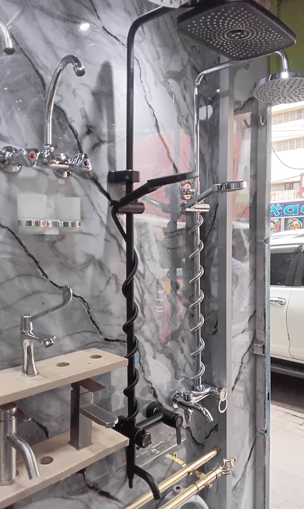 LEOMIX HARDWARE