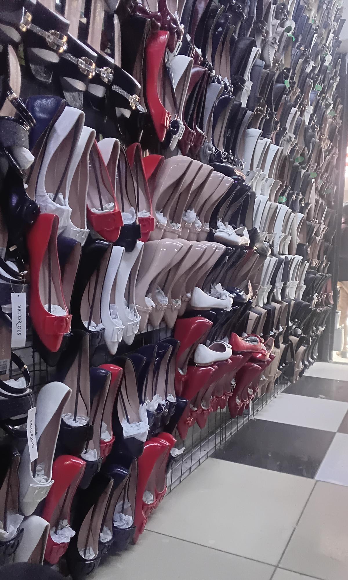 JOE KICKS