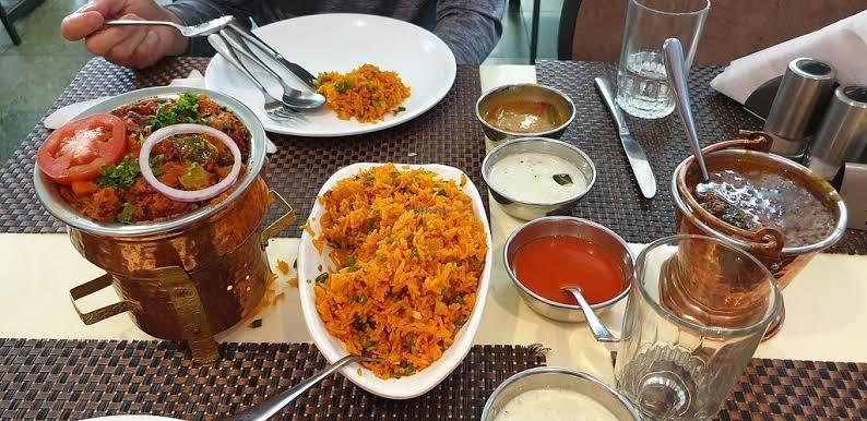 Chowpaty Pure Veg Restaurant & Cafe Tajiri