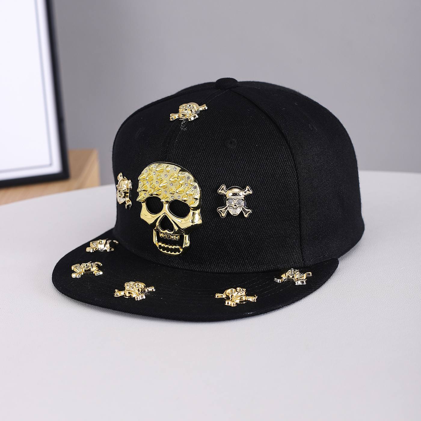 Men's And Women's Identical Skull Metal Rivet Versatile Punk Rock Style Flat-brim Baseball Cap Suitable For Music Festivals, Skateboarding And Daily Outings