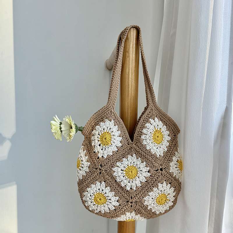 Grandmother's Elegant Flower Woven Women's Shoulder Bag