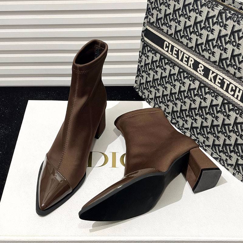 Womens Plus-Size Pointed-Toe Ankle Boots