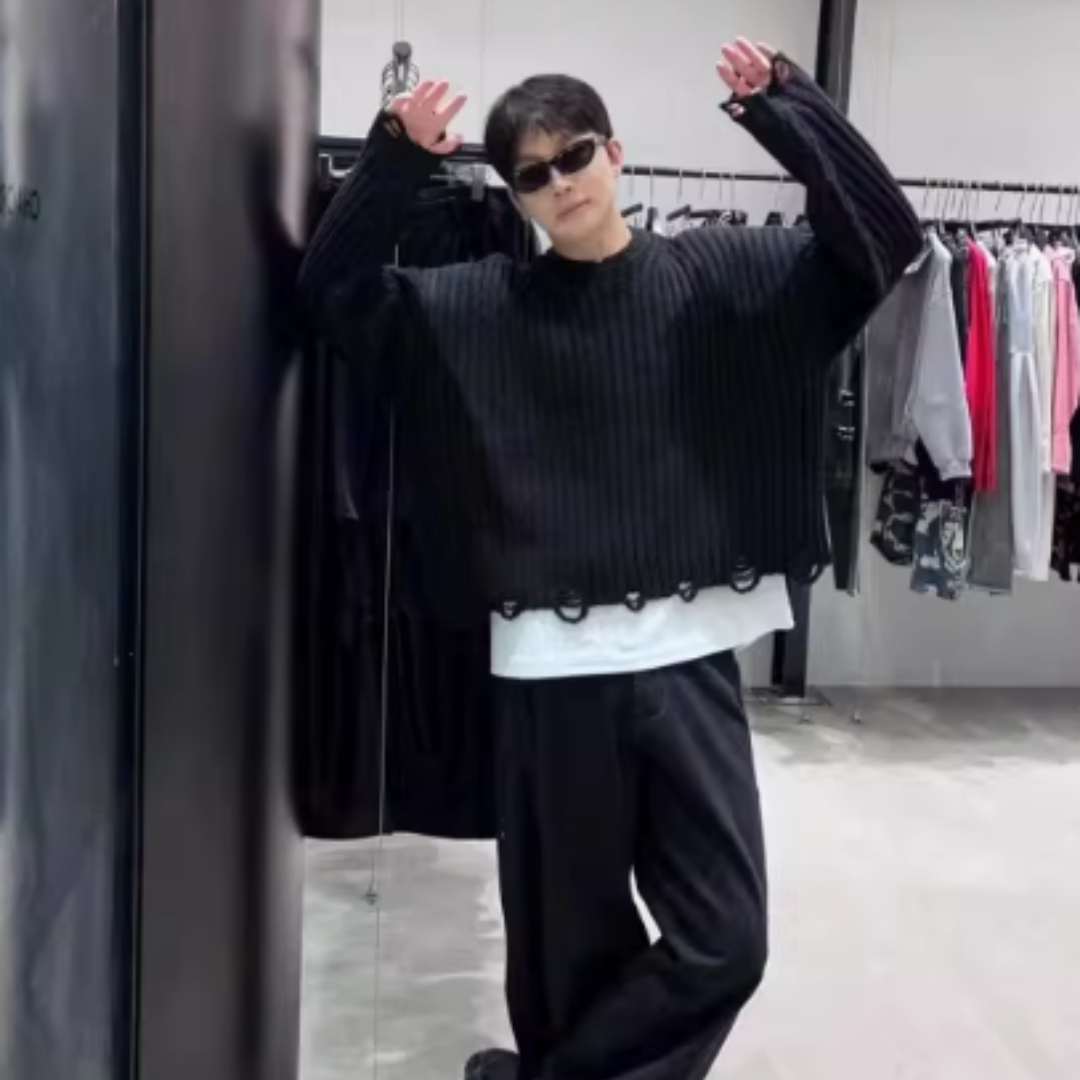 Broken Hole Short Black Round Neck Sweater