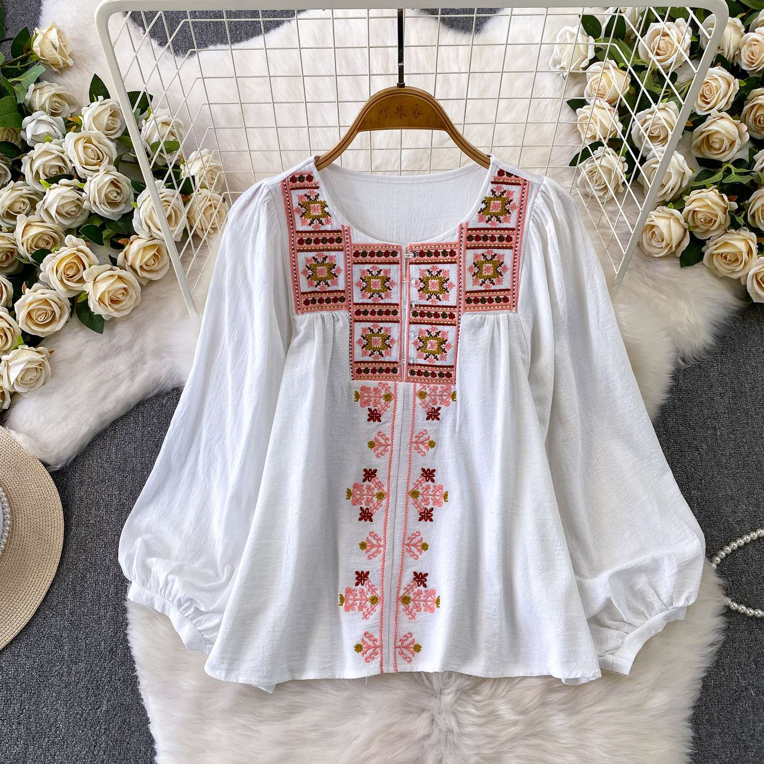 French-style Versatile Geometric Embroidered Round-neck Lantern-sleeve Shirt