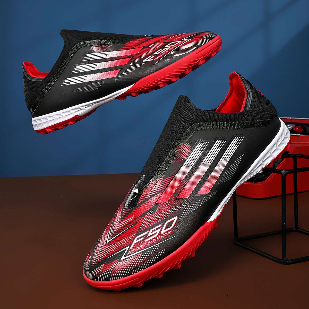 Low-cut Long-stud Outdoor Soccer Cleats