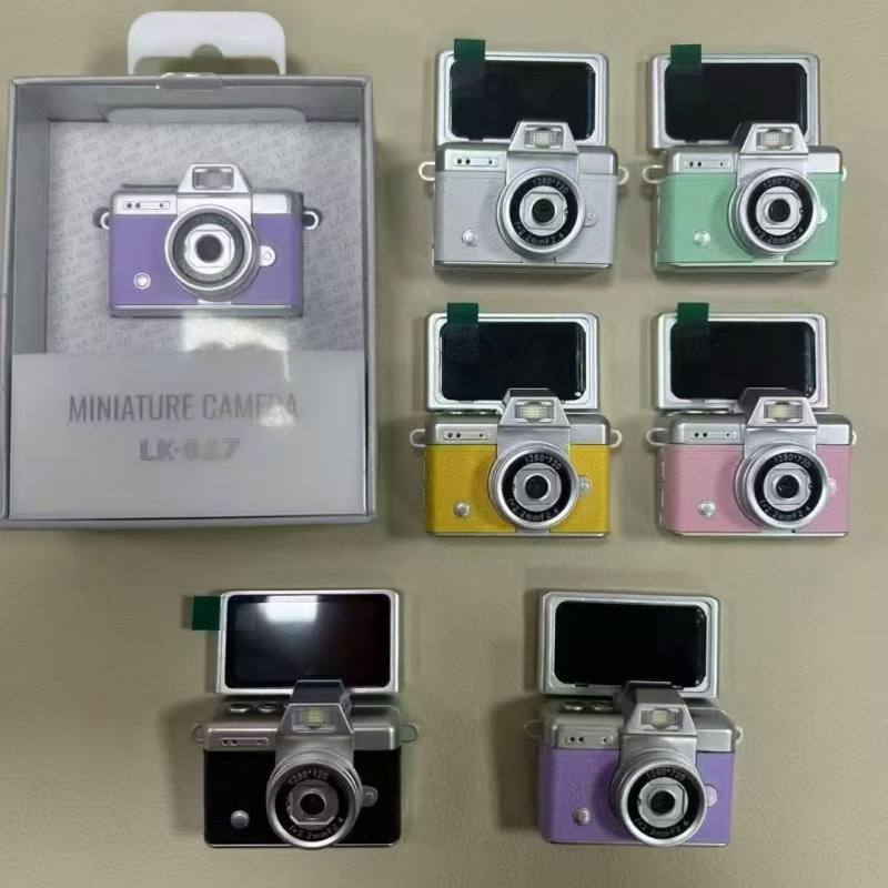 Retro Thumb-flip Screen Compact Camera