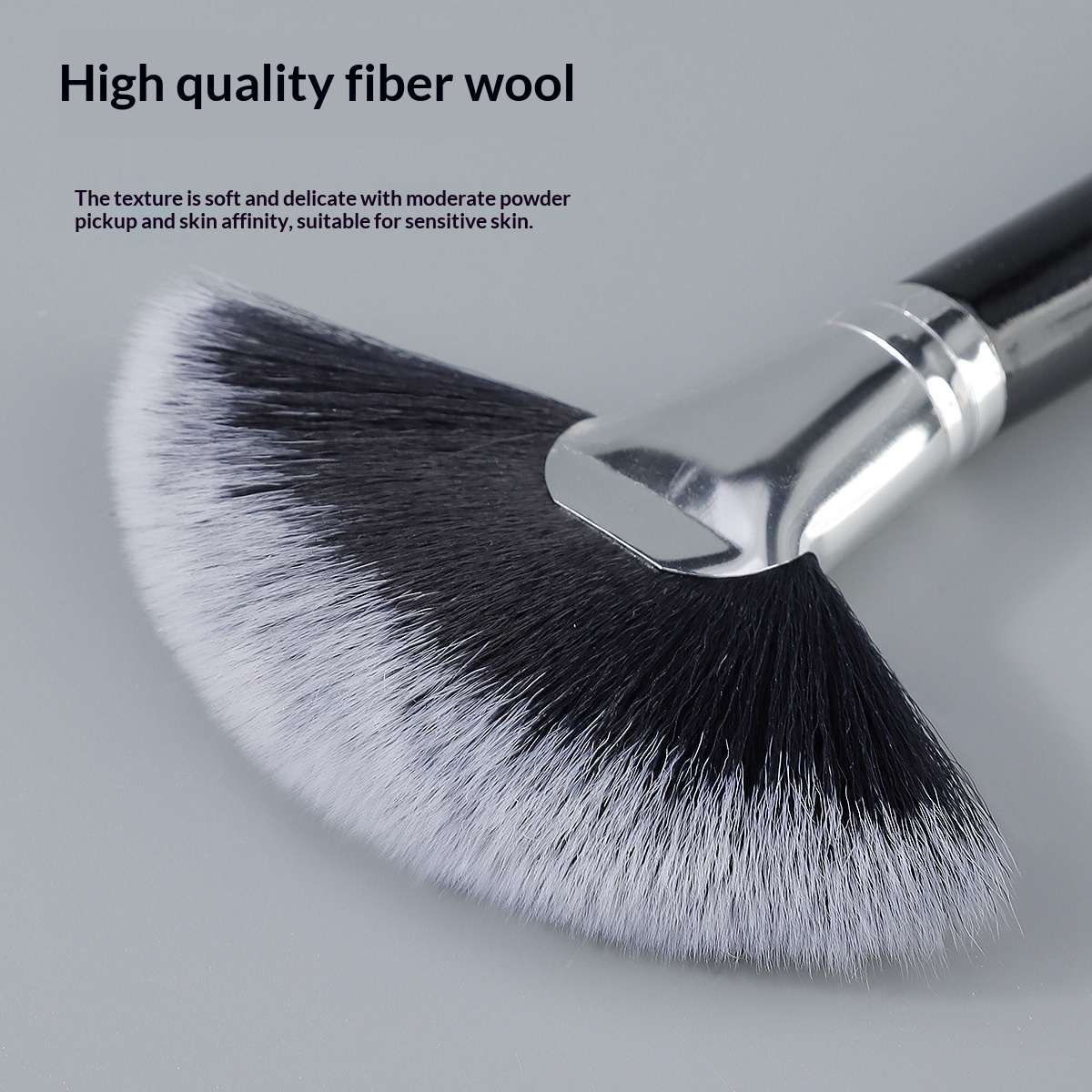 Fine-fiber Large-sized Wooden-handled Fan-shaped Highlight Brush With Bristles
