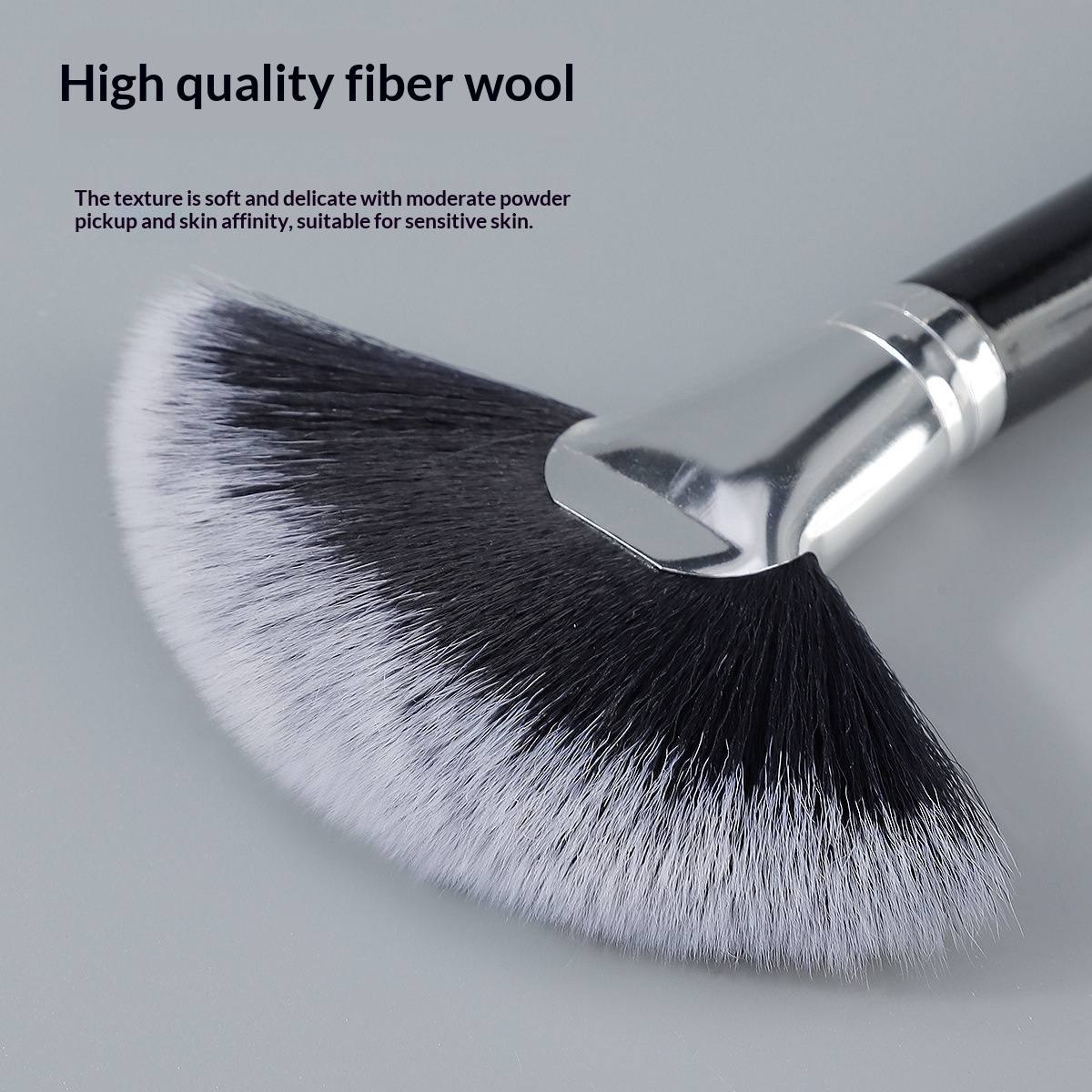 Fine-fiber Large-sized Wooden-handled Fan-shaped Highlight Brush With Bristles