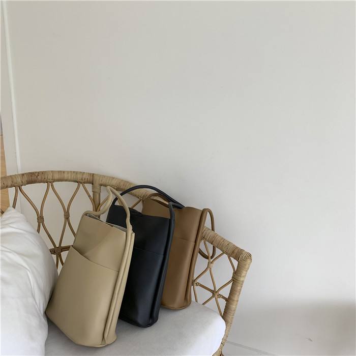 Simple shoulder bag