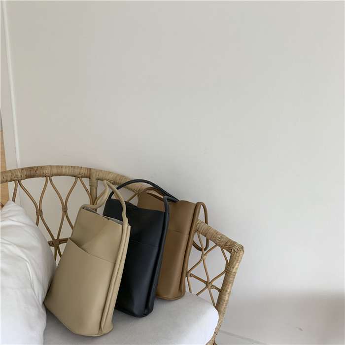 Simple shoulder bag