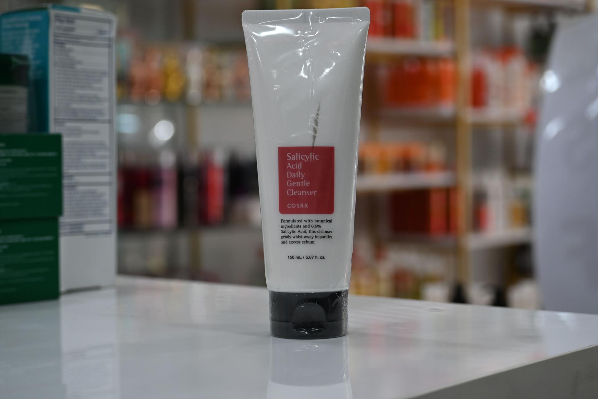 COSRX Salicylic Acid Daily Gentle Cleanser
