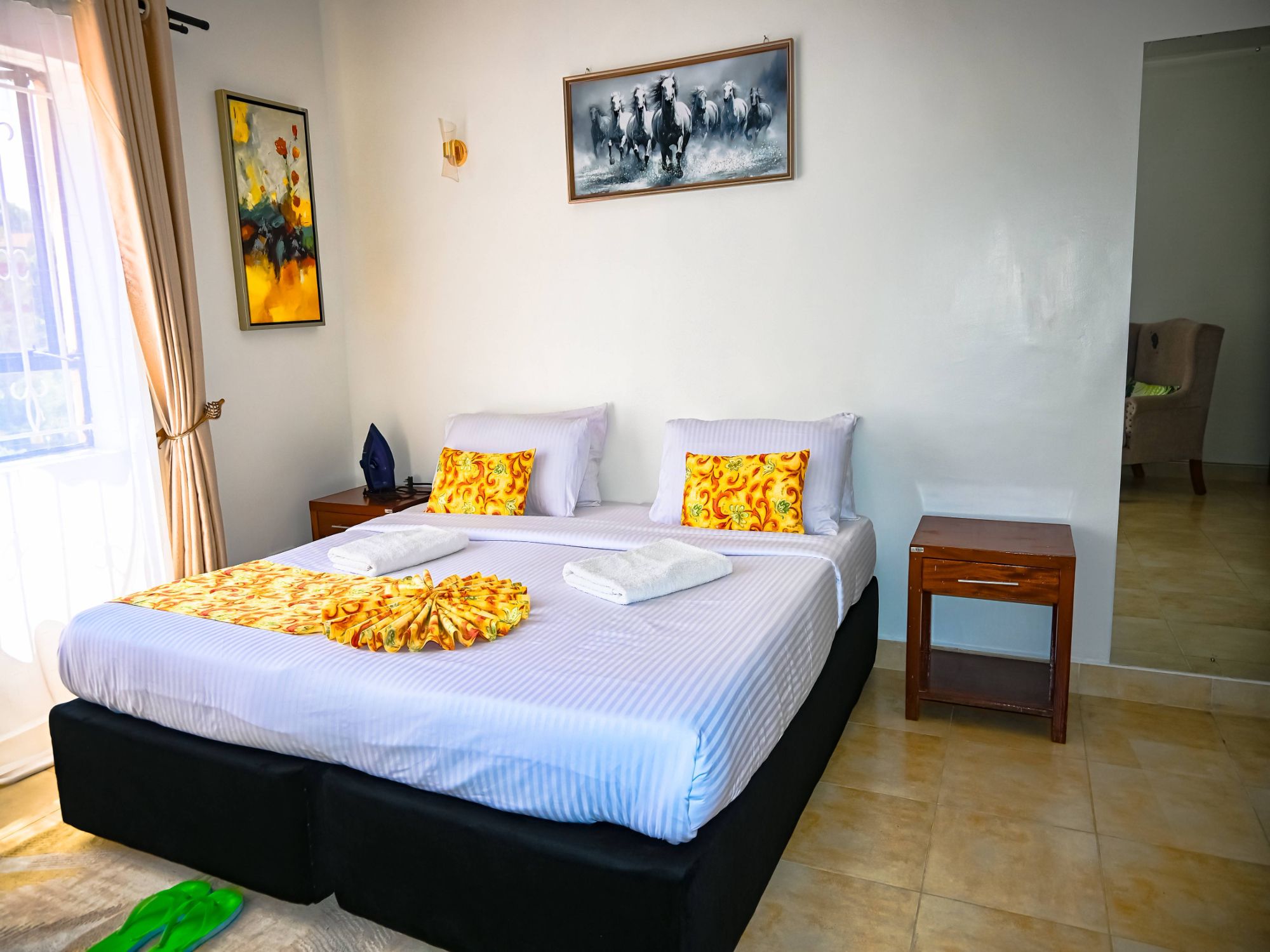 STUDIO APARTMENT - View 1