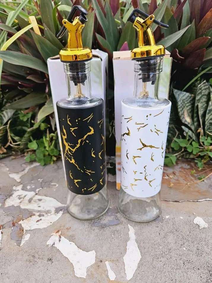 Oil bottle