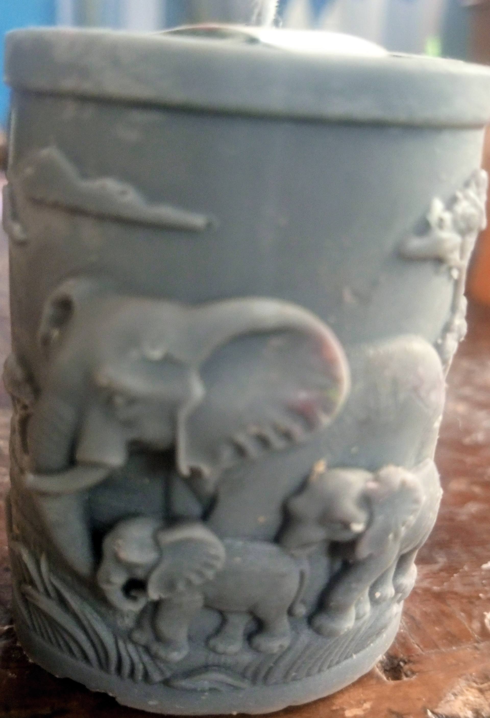 Elephants family streight Candle