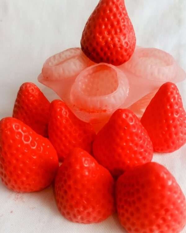 8-strawberry-candles-without-a-wick