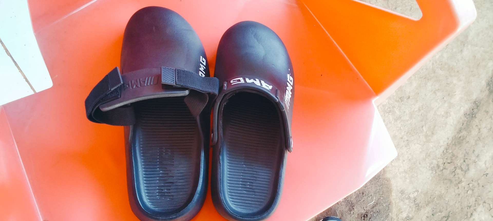 crocs
