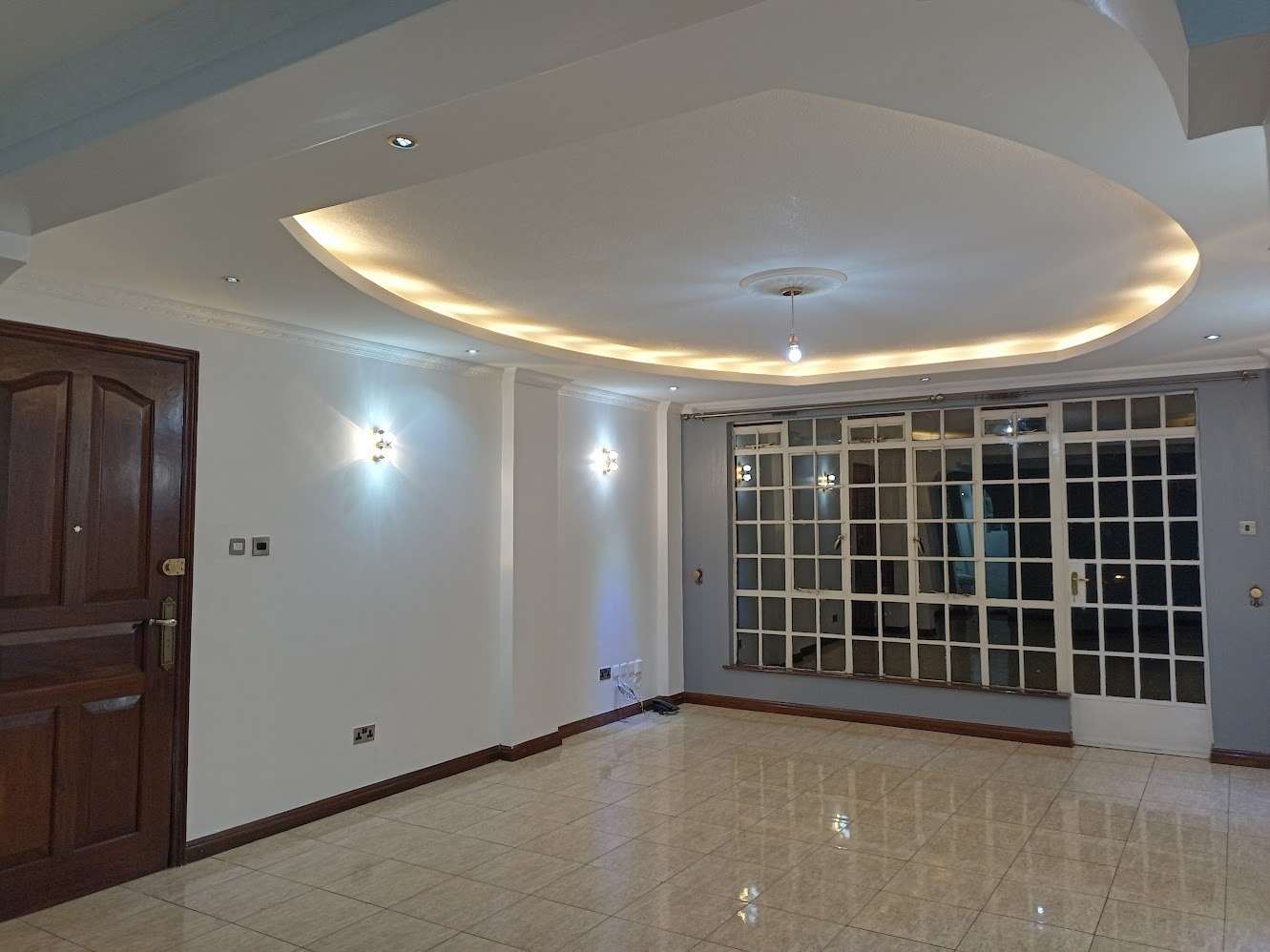 Spacious Luxury 3 Bedroom Home With DSQ