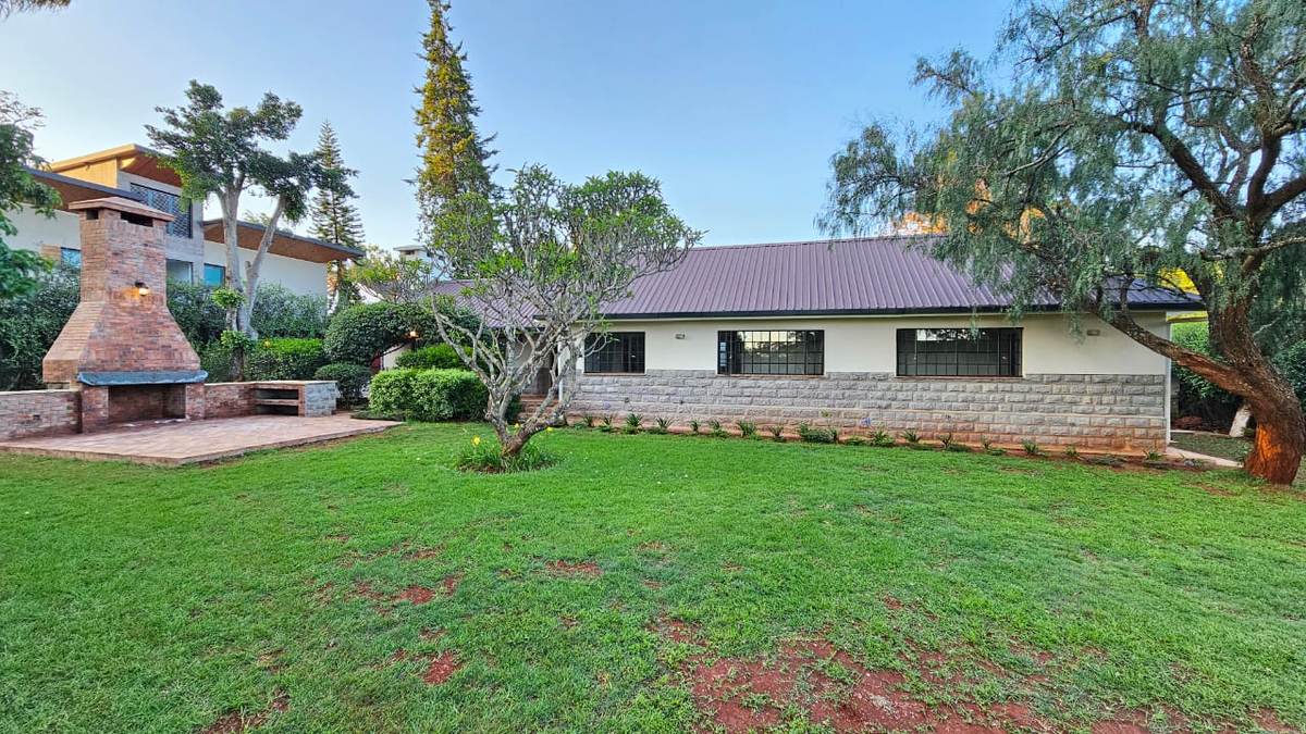 Stunning 4 Bedroom Family Residence Near Valley Arcade Shopping Centre