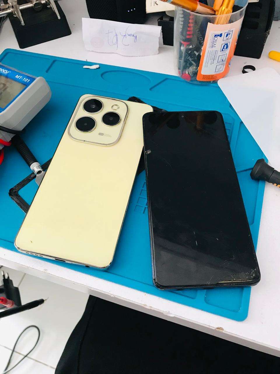 Phone & laptop repair