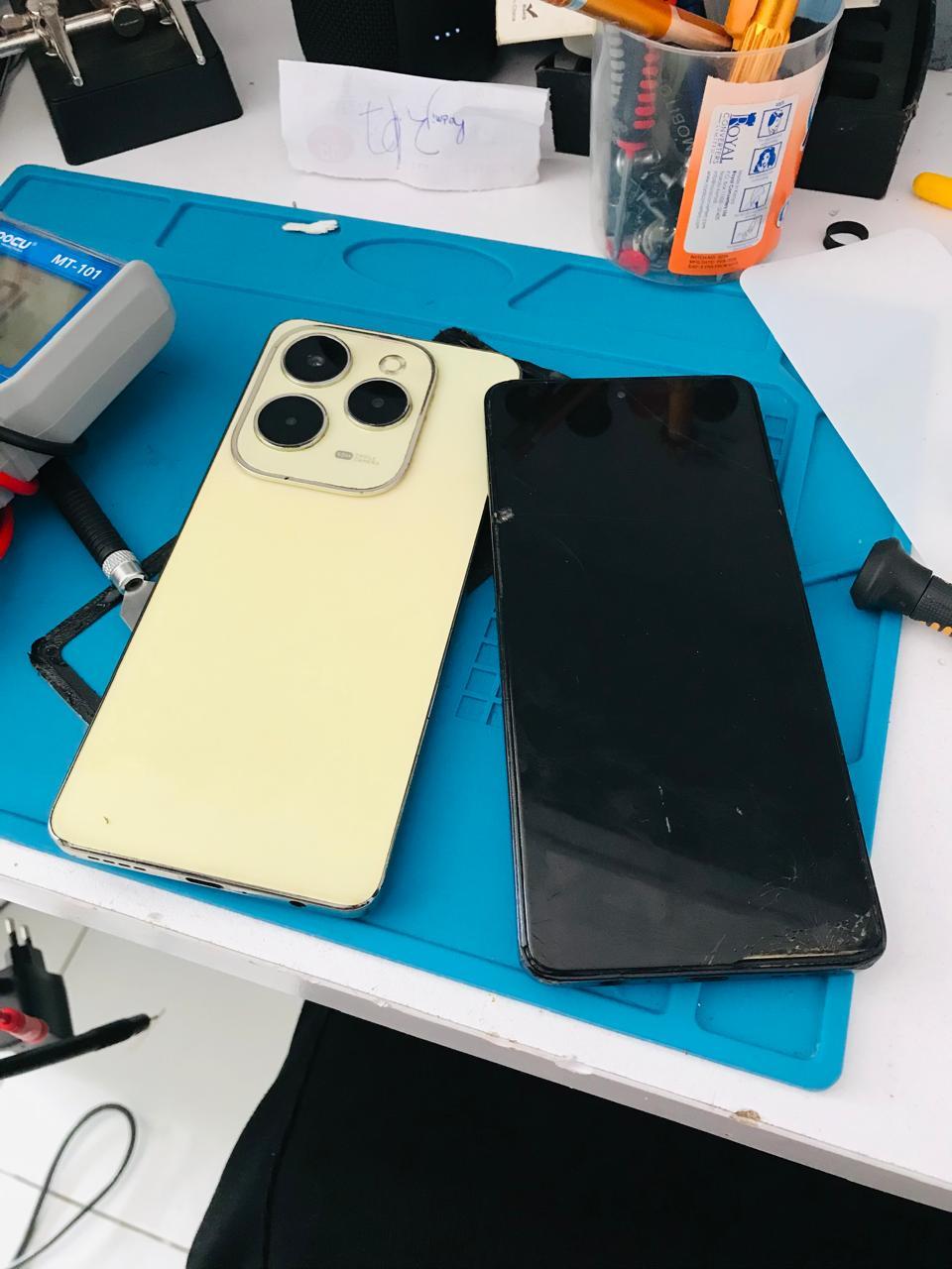 Phone & laptop repair