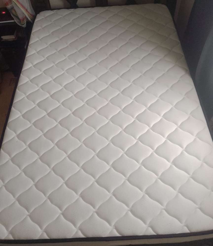 Orthopedic pocket spring mattress.