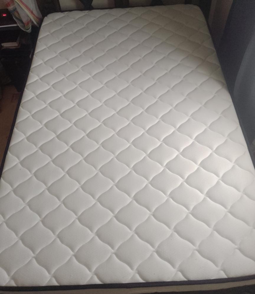 Orthopedic pocket spring mattress.