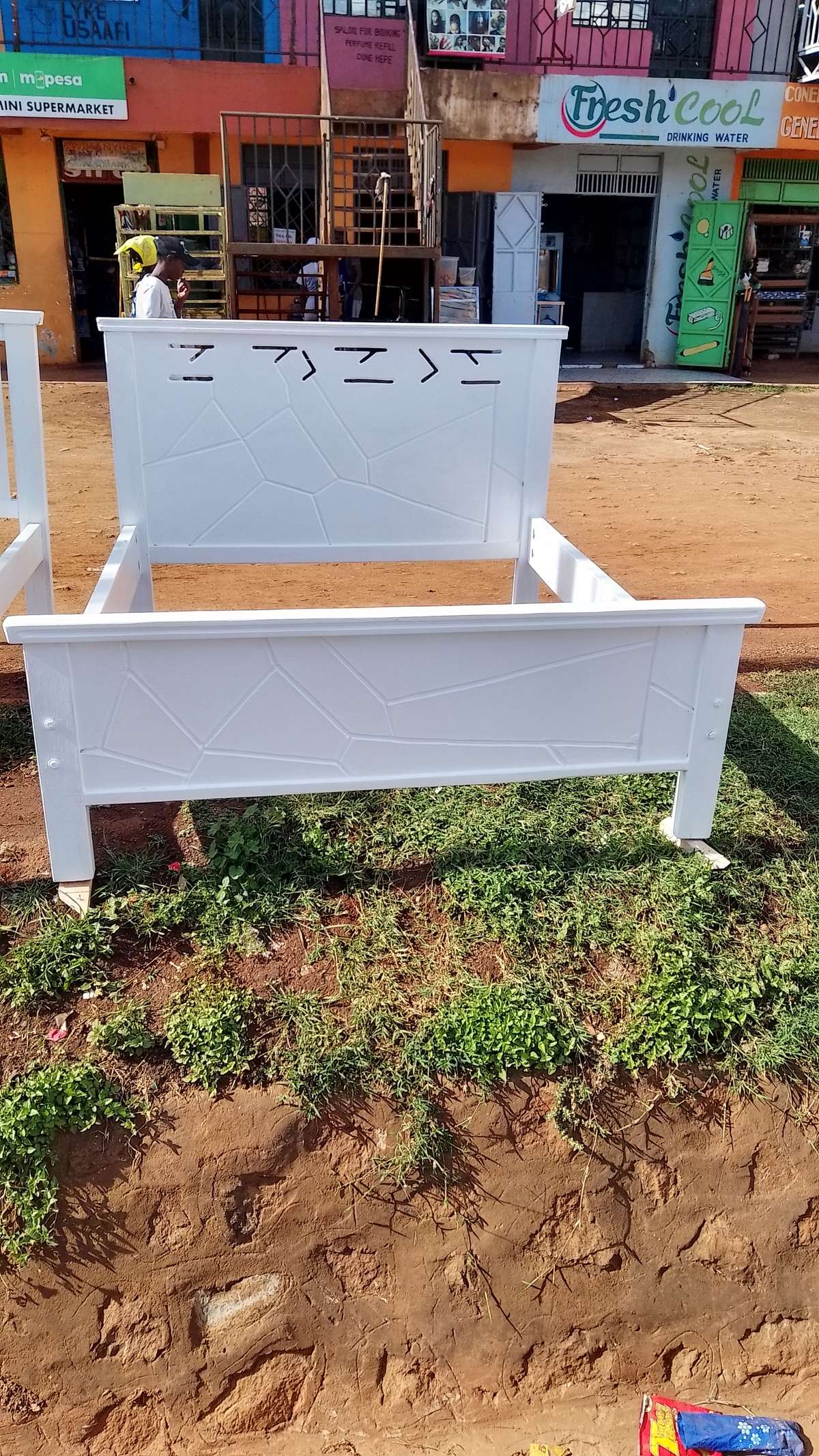 Bed 5×6 white in colour hardwood