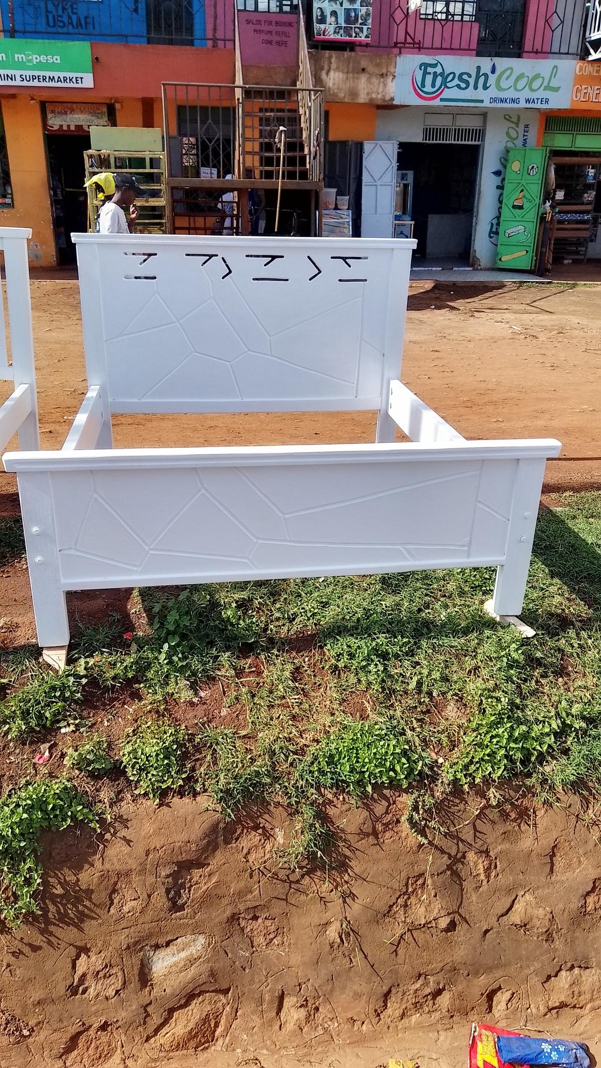 Bed 5×6 white in colour hardwood