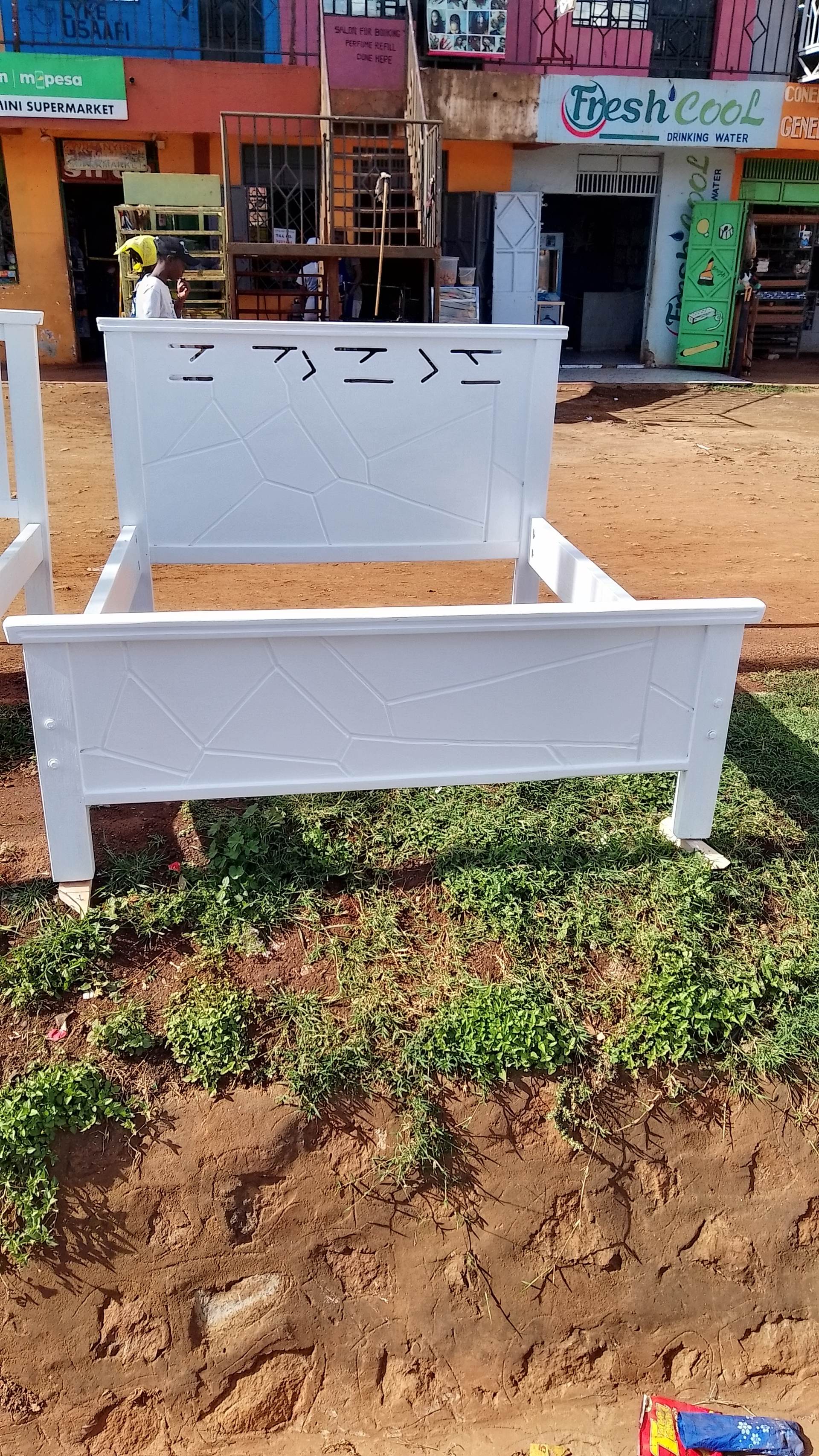 Bed 5×6 white in colour hardwood